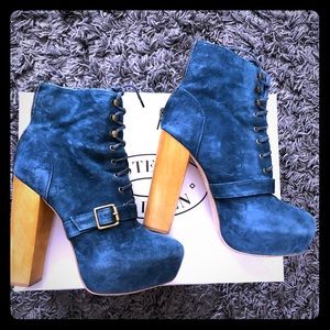 Steve Madden Carnaby booties in Navy Suede